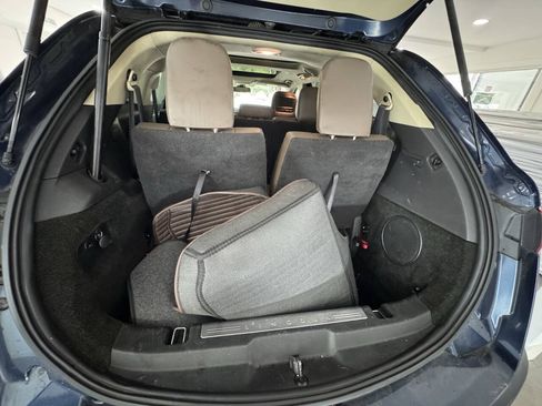 Used 2017 Lincoln MKT FWD image 23
