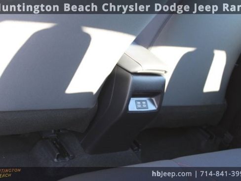 Used 2025 Toyota Corolla SE image 33