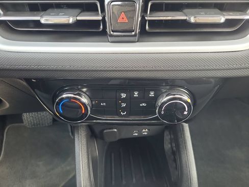Used 2025 Chevrolet TrailBlazer LT AWD/4WD image 21