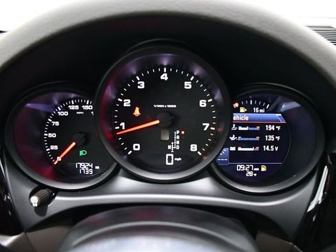 Used 2021 Porsche Macan image 12