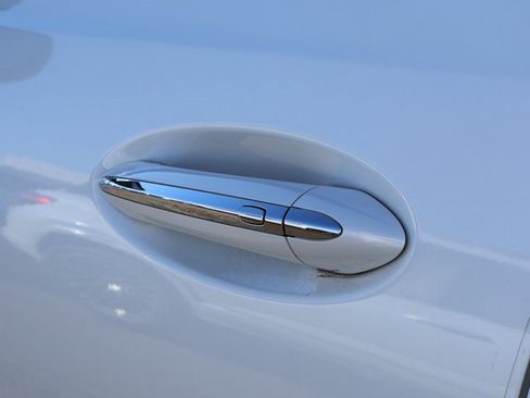 Used 2022 Buick Encore GX Essence w/ Sport Touring Package image 18