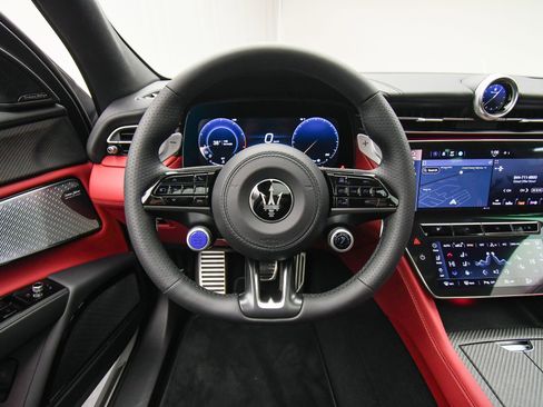 New 2025 Maserati Grecale Trofeo image 14