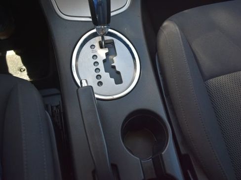 Used 2010 Chrysler Sebring Touring FWD image 21