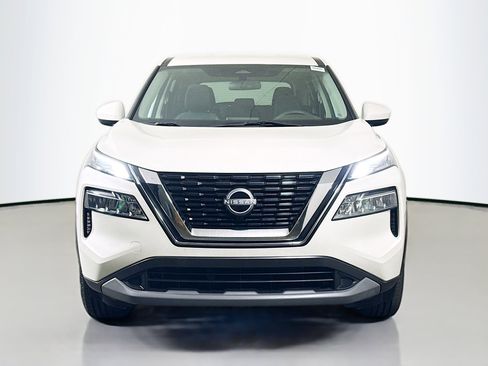 Used 2023 Nissan Rogue SV image 2