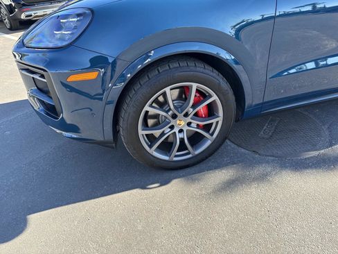 Used 2024 Porsche Cayenne S image 9