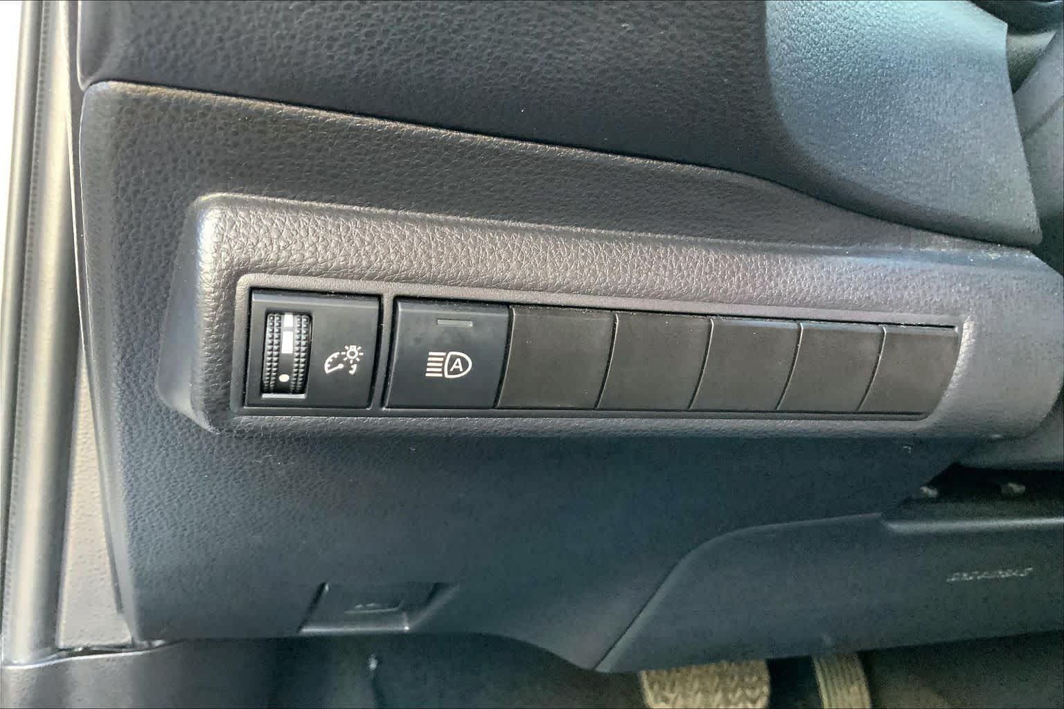 Used 2025 Toyota Corolla LE FWD image 33