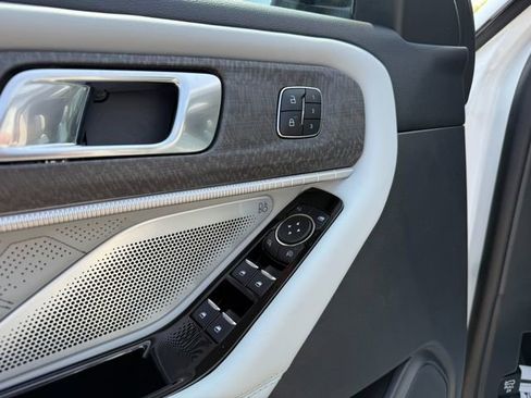 Used 2025 Ford Explorer Platinum w/ Ultimate Package image 23