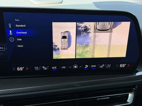 Used 2025 Chevrolet Traverse High Country image 33