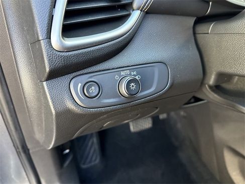 Used 2019 Chevrolet Trax LT w/ LT Convenience Package image 19