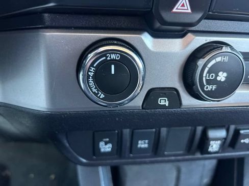 Used 2020 Toyota Tacoma SR5 w/ Technology Package AWD/4WD image 18