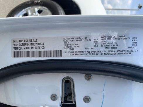 Used 2024 RAM 2500 Tradesman w/ Chrome Appearance Group image 39