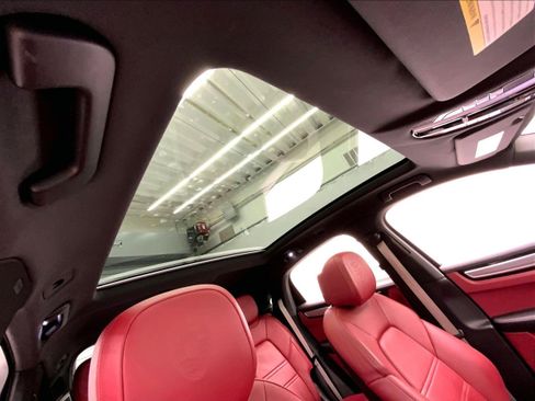 Used 2022 Porsche Cayenne Coupe image 26