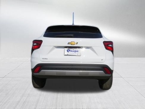 New 2026 Chevrolet Trax LT w/ Sunroof Package image 4