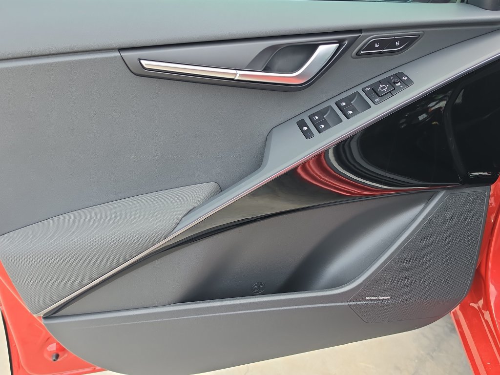 New 2026 Kia Niro SX Touring FWD image 18
