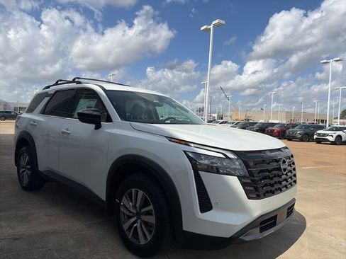 New 2026 Nissan Pathfinder SL image 5