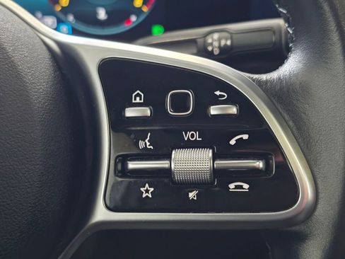 Used 2022 Mercedes-Benz GLA 250 4MATIC w/ Premium Package Lite image 39