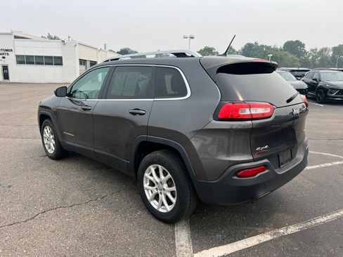 Used 2016 Jeep Cherokee Latitude w/ Cold Weather Group AWD/4WD image 6