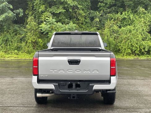 Used 2024 Toyota Tacoma SR5 AWD/4WD image 4