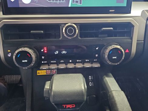 Used 2024 Toyota Tacoma TRD Off-Road w/ TRD Off Road Premium Package image 20