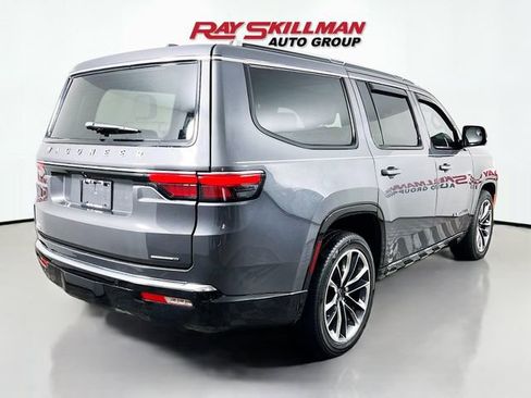 Used 2022 Jeep Wagoneer Series III w/ Premium Group I AWD/4WD image 7