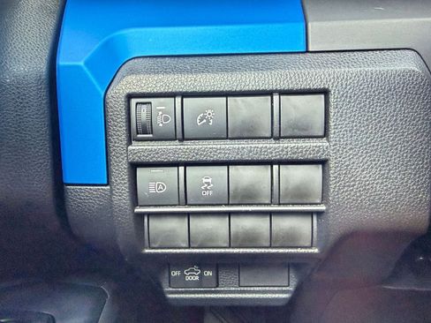 Used 2025 Toyota Tacoma TRD Off-Road AWD/4WD image 32
