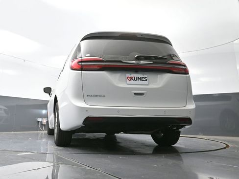 New 2026 Chrysler Pacifica Select image 53