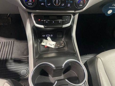 Certified 2022 GMC Terrain SLT w/ Tech Package AWD/4WD image 18