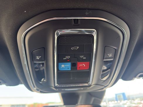 Used 2025 Jeep Grand Cherokee Altitude AWD/4WD image 22