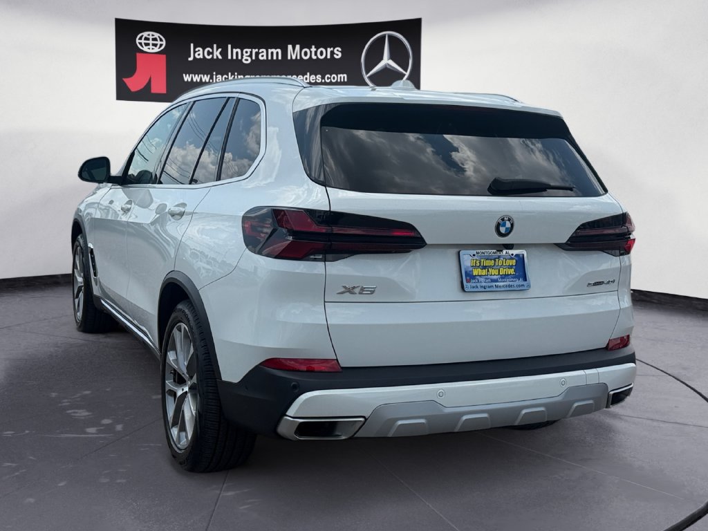 Used 2024 BMW X5 sDrive40i w/ Premium Package RWD image 3