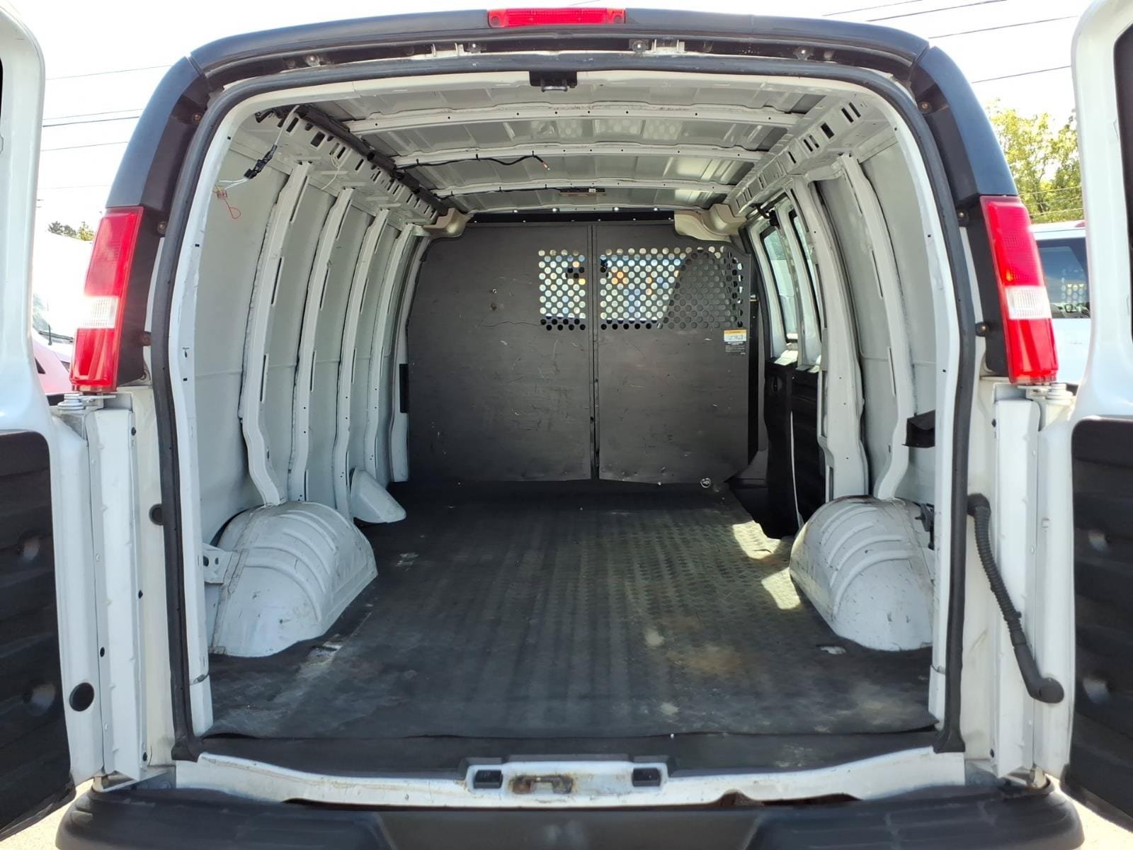 Used 2020 GMC Savana 2500 w/ Driver Convenience Package RWD image 17