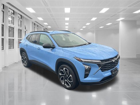 Certified 2024 Chevrolet Trax RS w/ Driver Confidence Package image 3