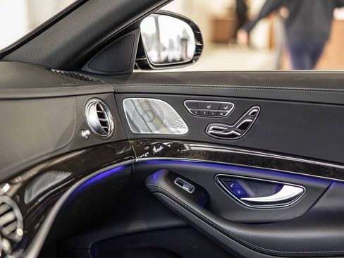 Used 2017 Mercedes-Benz S 550e w/ Premium Package image 24