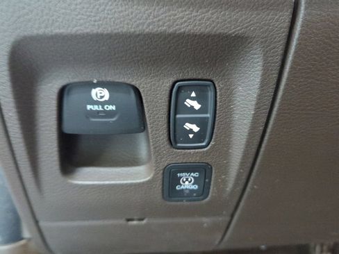 Used 2025 RAM 1500 Limited AWD/4WD image 12
