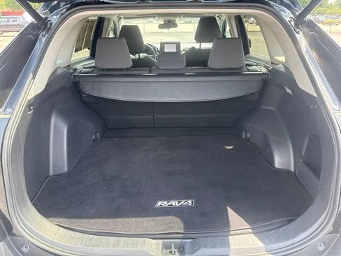 Used 2019 Toyota RAV4 XLE w/ Convenience Package FWD image 19