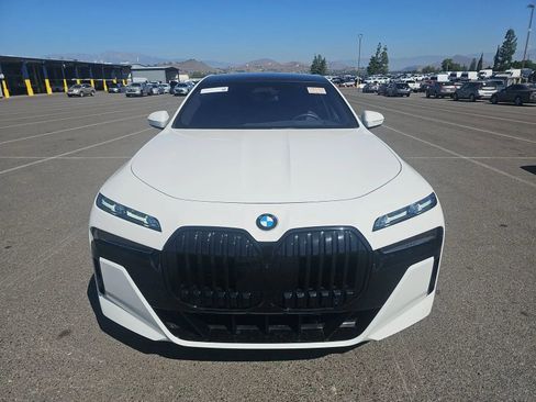 Used 2023 BMW 760i xDrive w/ Executive Package AWD/4WD image 2