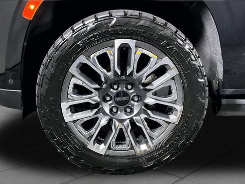 Certified 2023 GMC Yukon XL Denali Ultimate AWD/4WD image 11