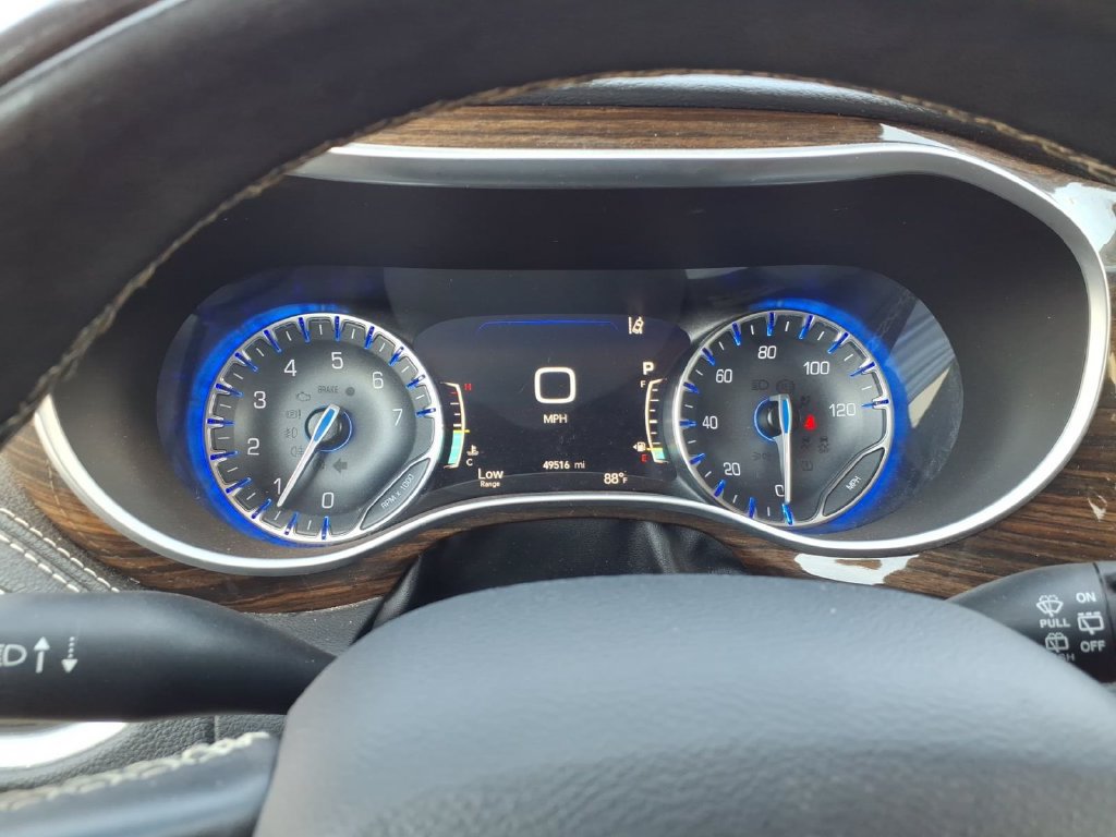Used 2022 Chrysler Pacifica Limited FWD image 28