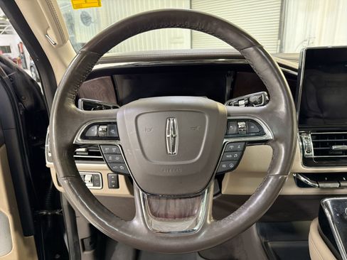 Used 2022 Lincoln Navigator Reserve image 13