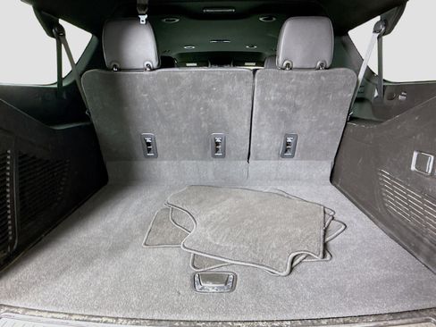 Used 2023 Chevrolet Suburban Premier image 27