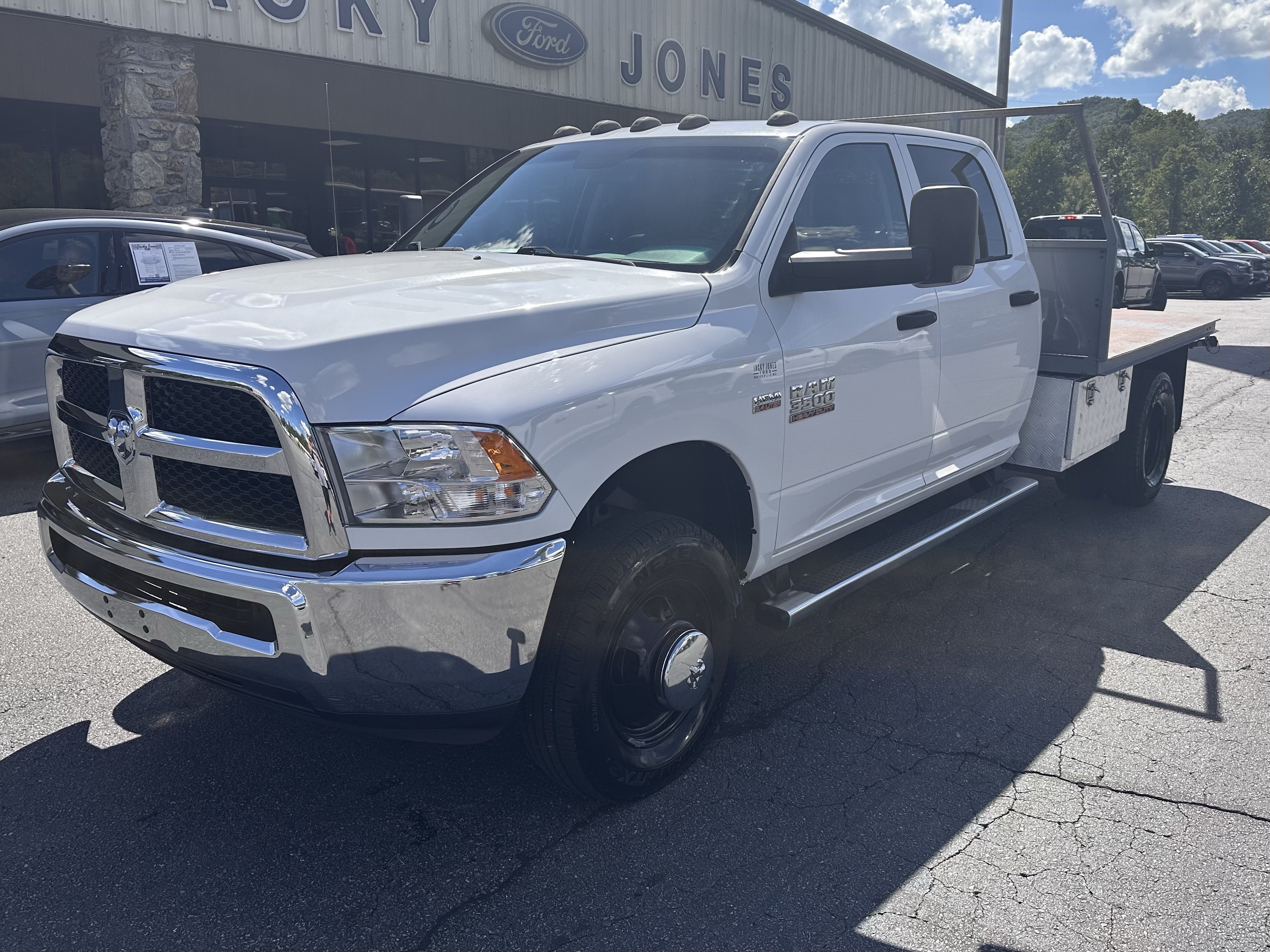 Used 2018 RAM 3500 Tradesman w/ Chrome Appearance Group RWD image 2