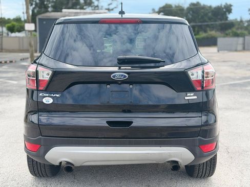 Used 2017 Ford Escape SE FWD image 4