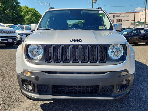 Used 2017 Jeep Renegade Altitude FWD image 2