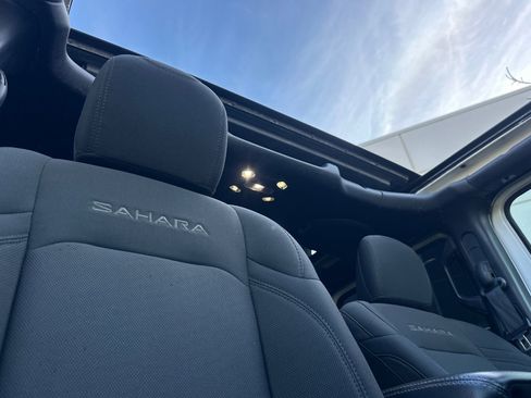 Used 2020 Jeep Wrangler Unlimited Sahara image 20