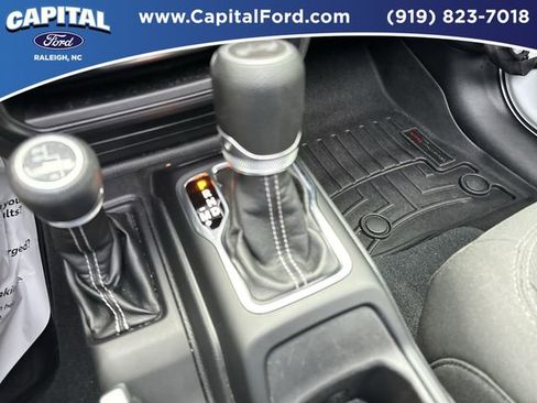 Used 2022 Jeep Wrangler Unlimited Sahara image 29