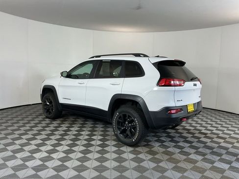 Used 2017 Jeep Cherokee Trailhawk AWD/4WD image 7