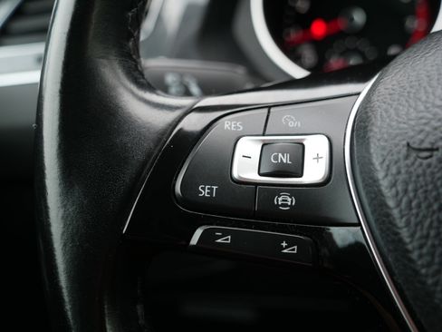 Used 2019 Volkswagen Tiguan SE w/ Panoramic Sunroof Package AWD/4WD image 28