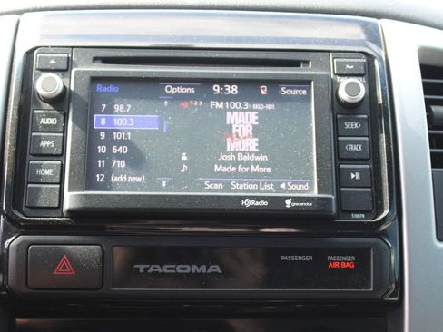 Used 2015 Toyota Tacoma 4x4 Double Cab w/ TRD Off-Road Package image 18