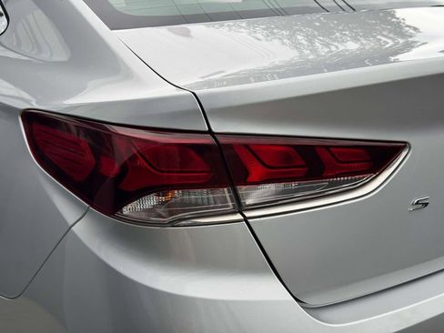 Used 2018 Hyundai Sonata SEL w/ Tech Package 04 FWD image 9