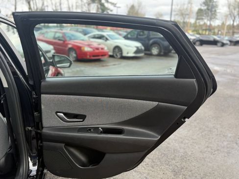 Used 2024 Hyundai Elantra Limited image 17