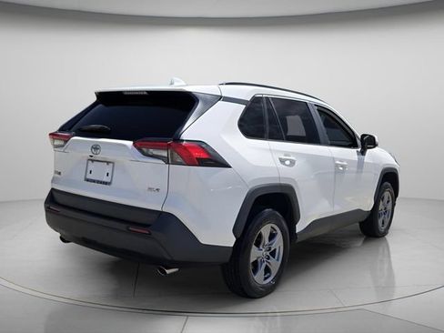 Used 2022 Toyota RAV4 XLE FWD image 8